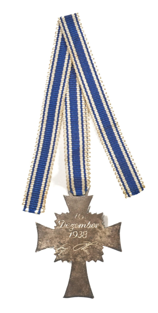 Mother’s Cross - Gold German WWII Der Deutschen Mutter