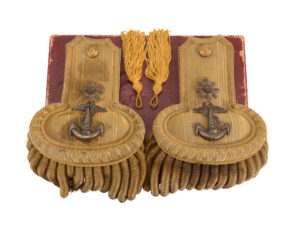 Authentic Lieutenant-Commander's epaulettes - Royal Naval uniform: pattern 1901