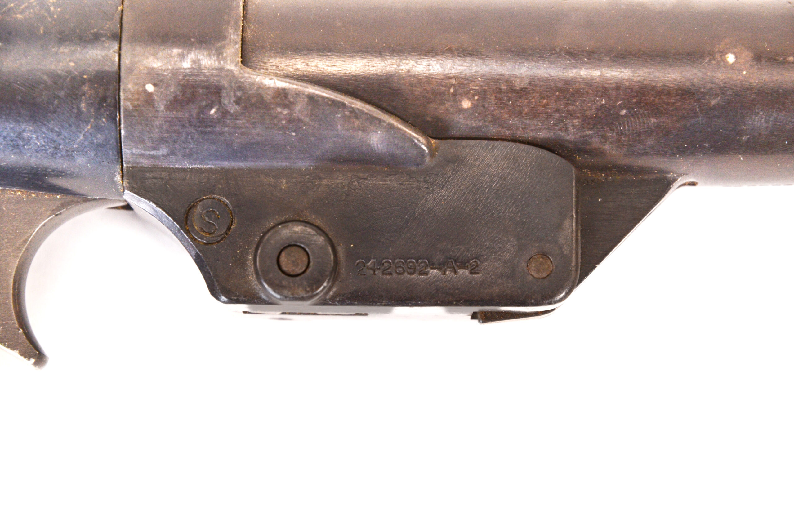 Original WWII signal pistol Mark 5 manufactured by R.F. Sedgley inc. 1942 with Belt, holster, and Flares - Image 5