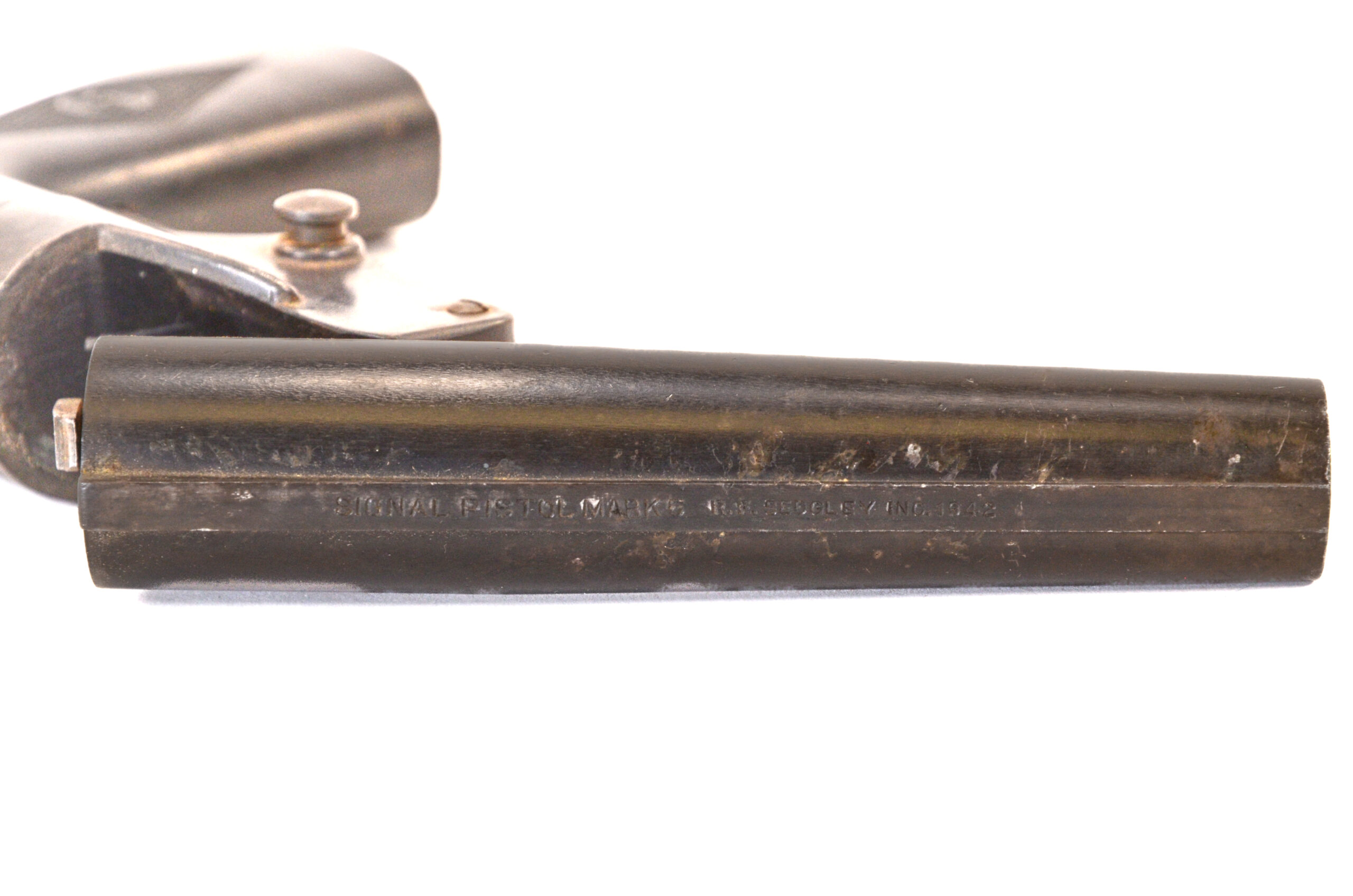 Original WWII signal pistol Mark 5 manufactured by R.F. Sedgley inc. 1942 with Belt, holster, and Flares - Image 9
