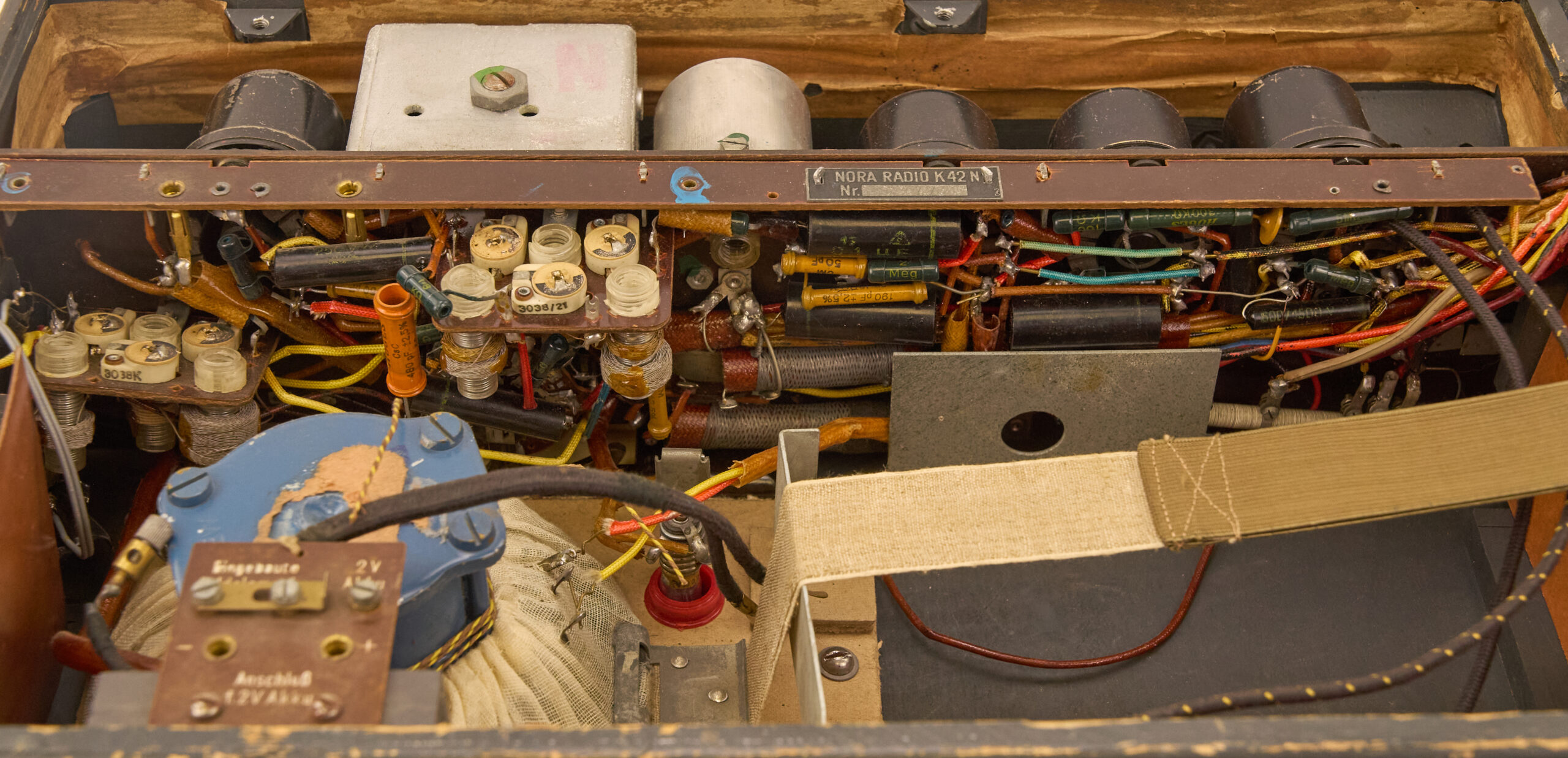 Original 1940's German Nora K42N Broadcast Receiver - Truppenbetreuungsempfänger - Image 11