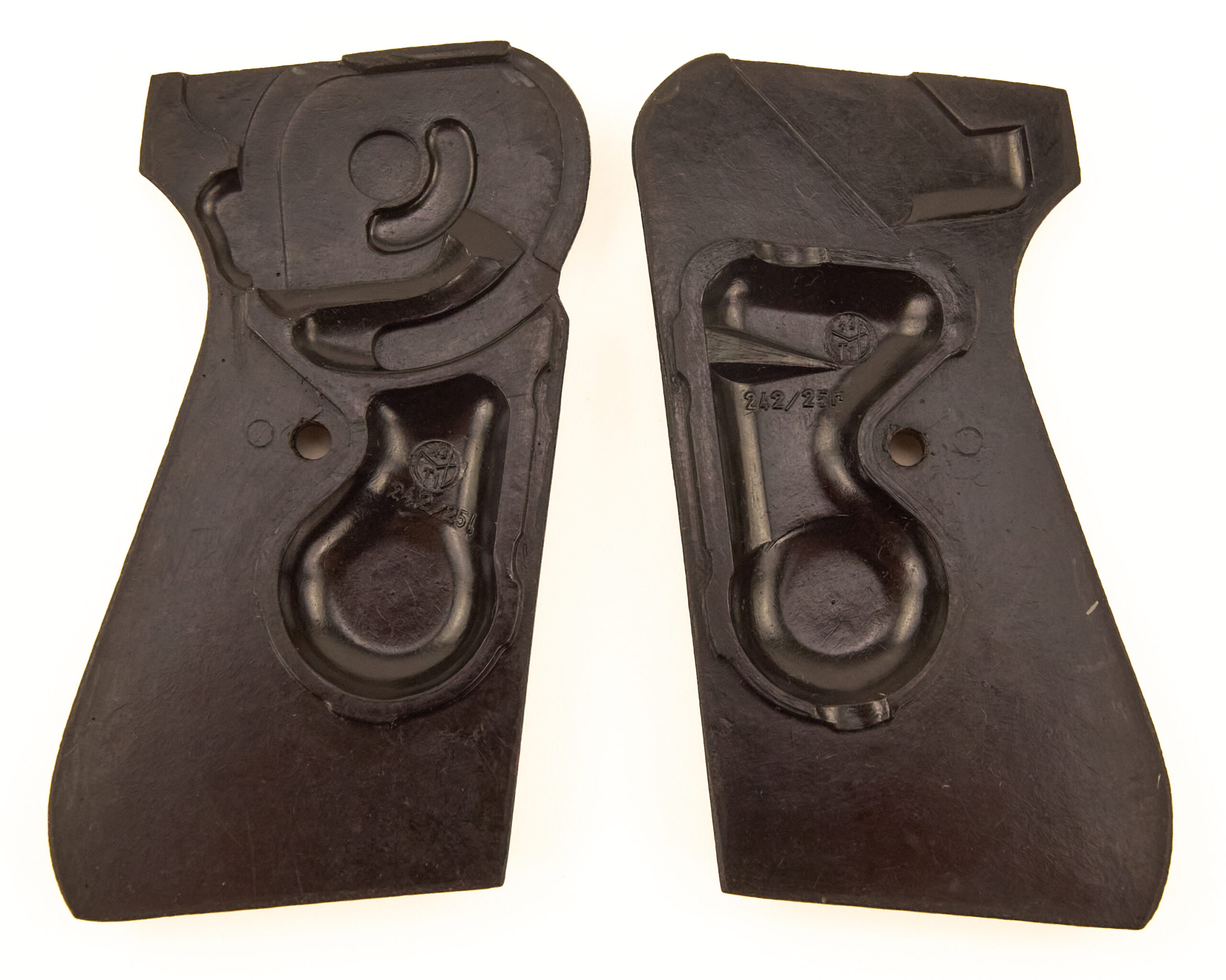 Authentic Sauer 38H black grips -uncommon uncracked condition - Image 2