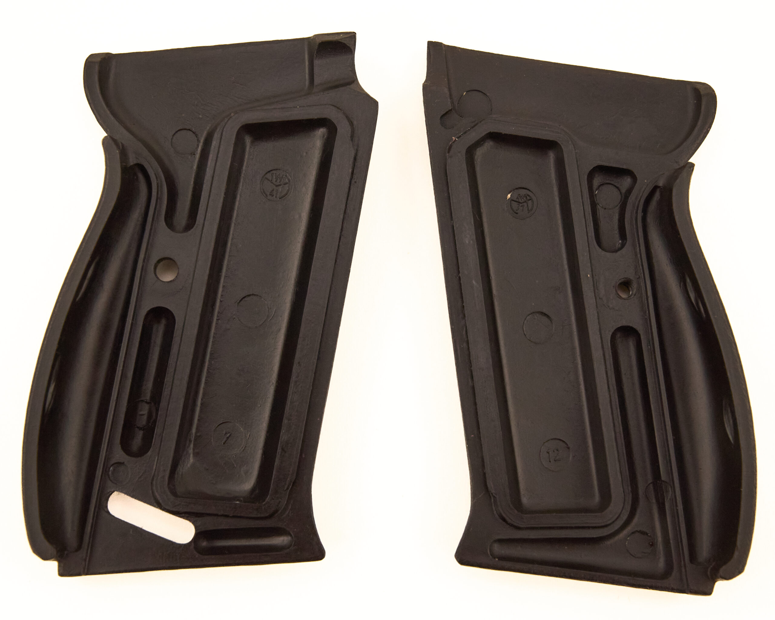 Original WWII Walther P.38 Grips - Image 3