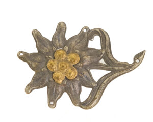 Gebirgsjäger (Mountain Troops) edelweiss cap badge