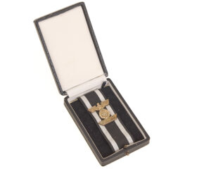 Original German WWII Spange to the Iron Cross, 2nd Class, Type II, with Presentation Box (Spange zum Eisernen Kreuz 2. Klasse)